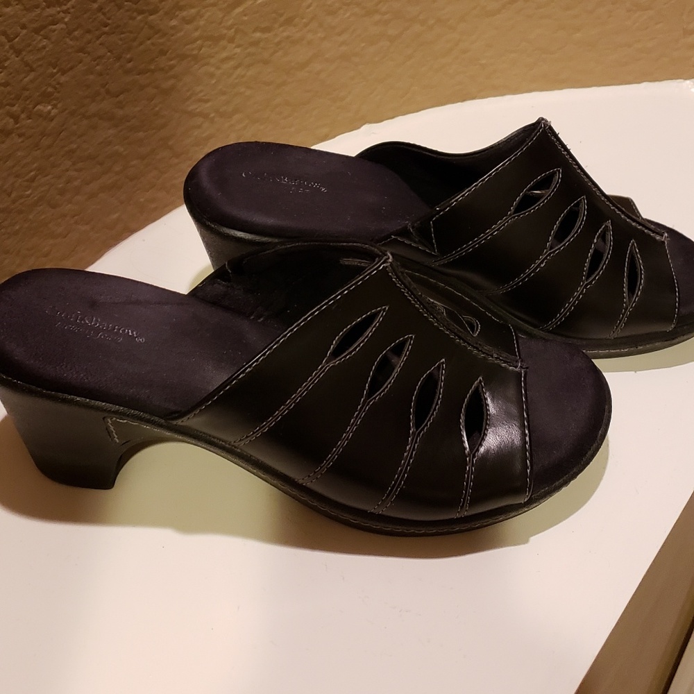 Black wedges